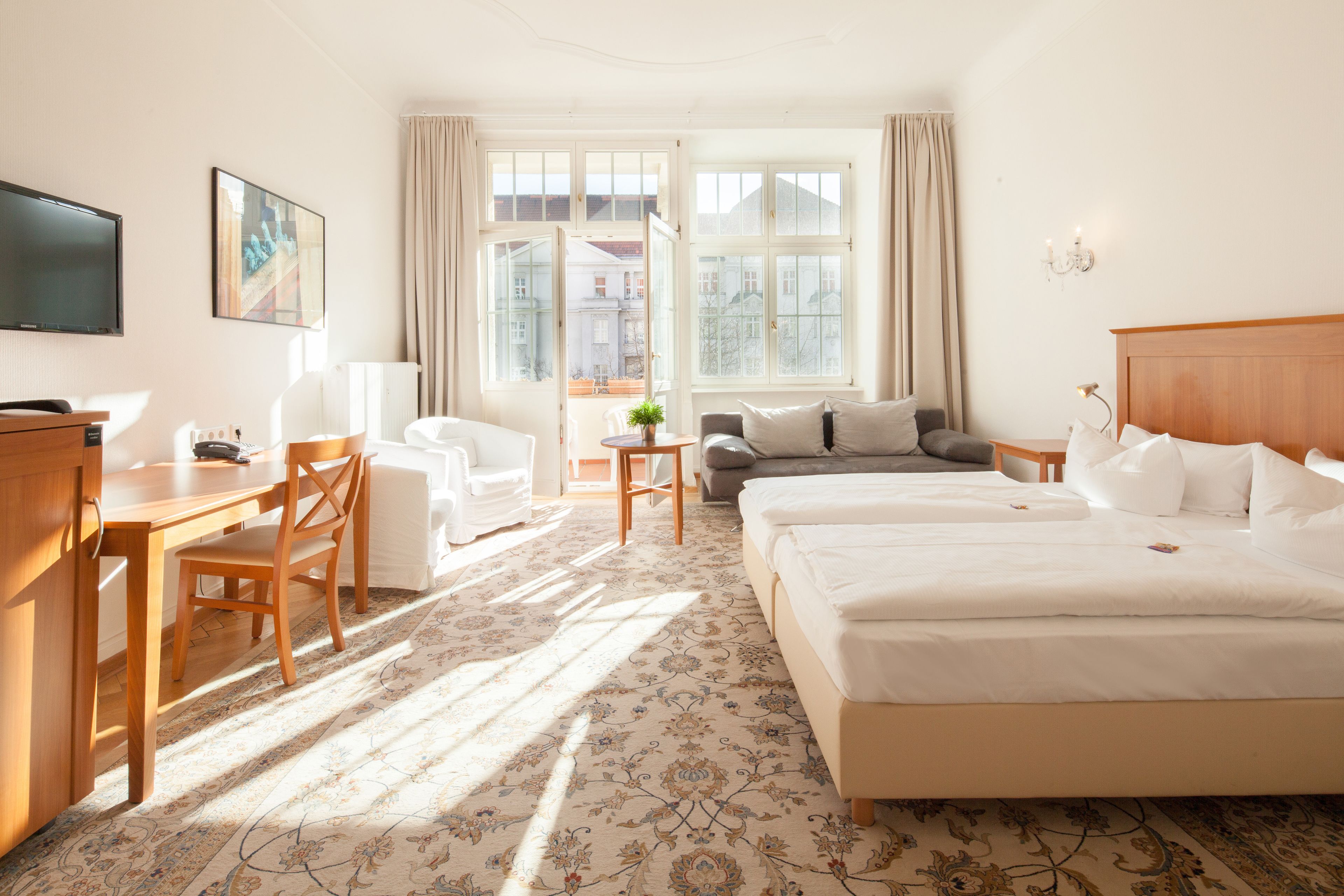 superior room | hypo-allergenic bedding, pillow-top beds, minibar, in-room safe