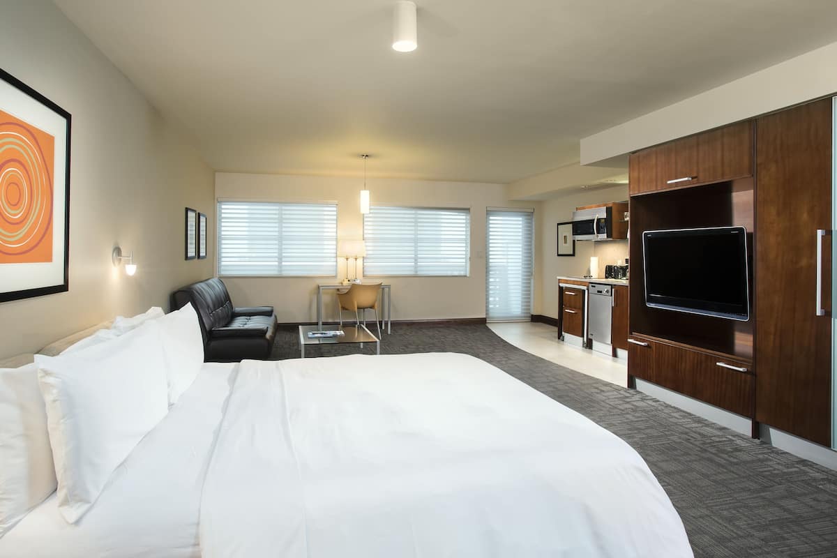 1 bedroom, premium bedding, in-room safe, desk