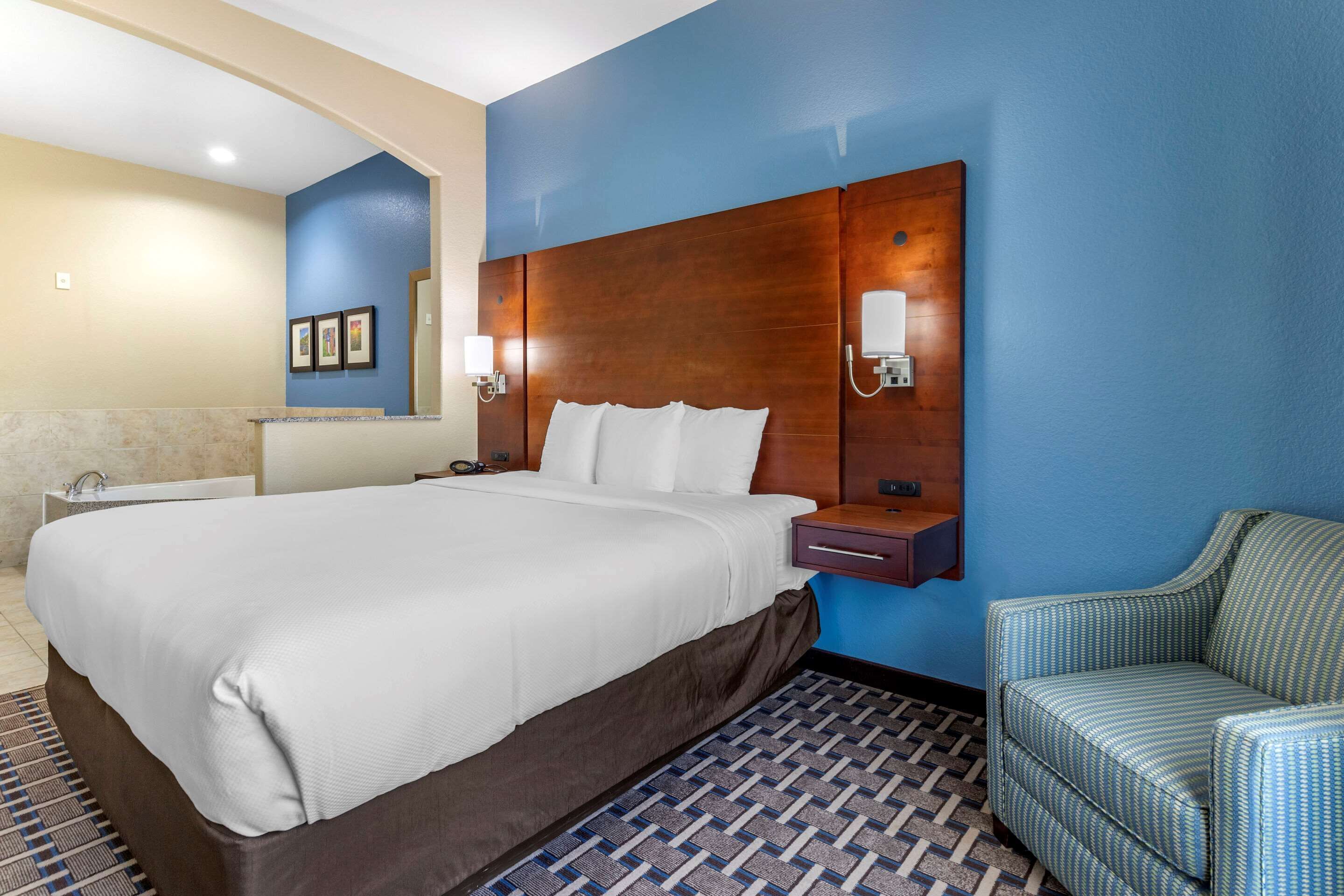 suite, 1 king bed, accessible, non smoking | desk, iron/ironing board, free cots/infant beds, free wifi