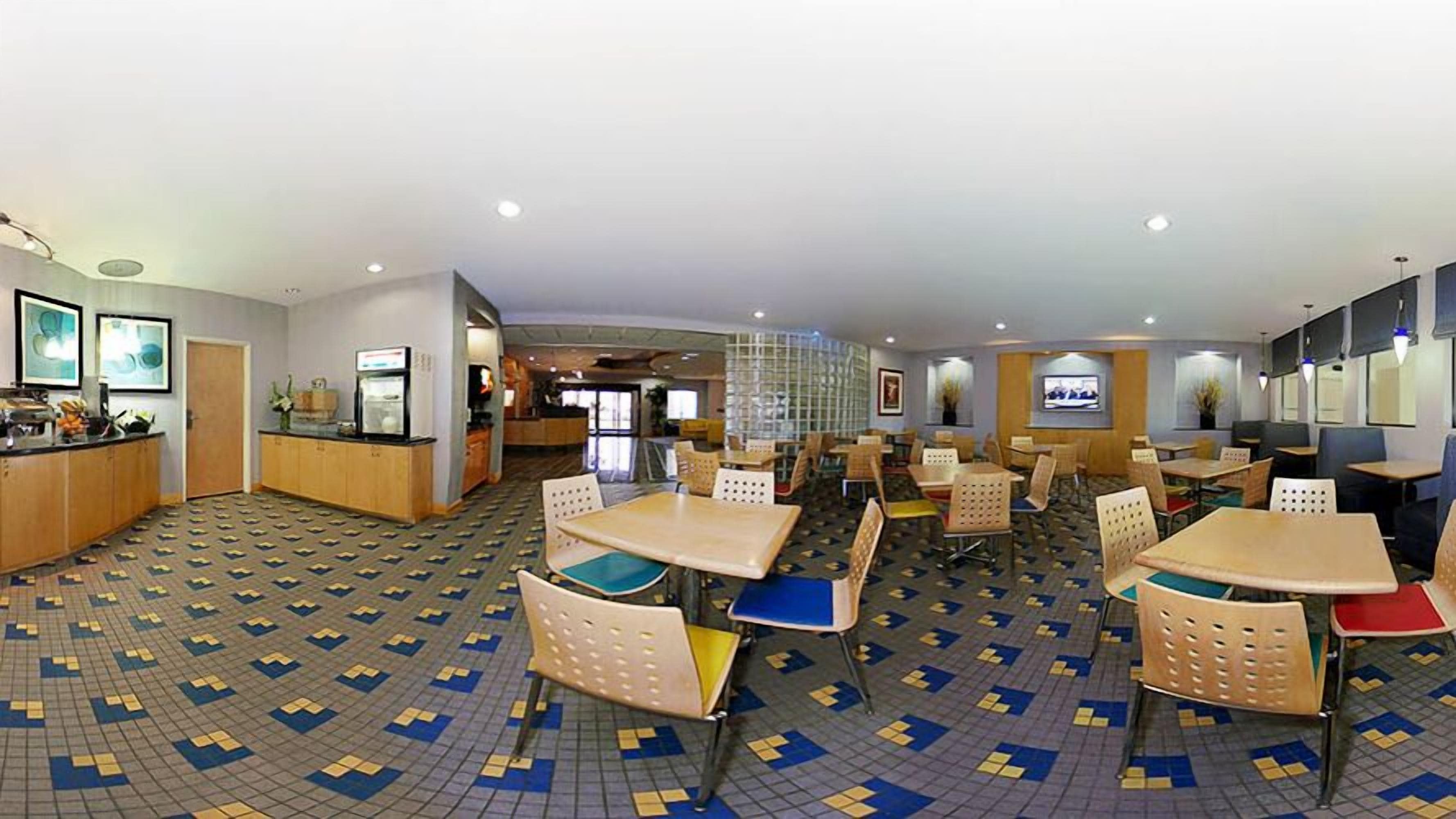 free buffet breakfast