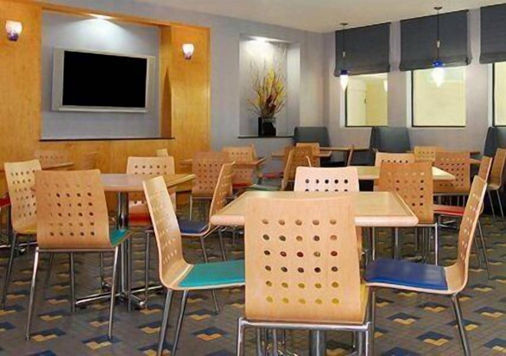 free buffet breakfast