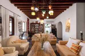 Villa (Venetoklis) | Oppholdsområde | Plasma-TV og DVD-spiller