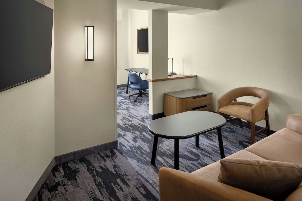 40-inch tv with cable channels, ipod dock