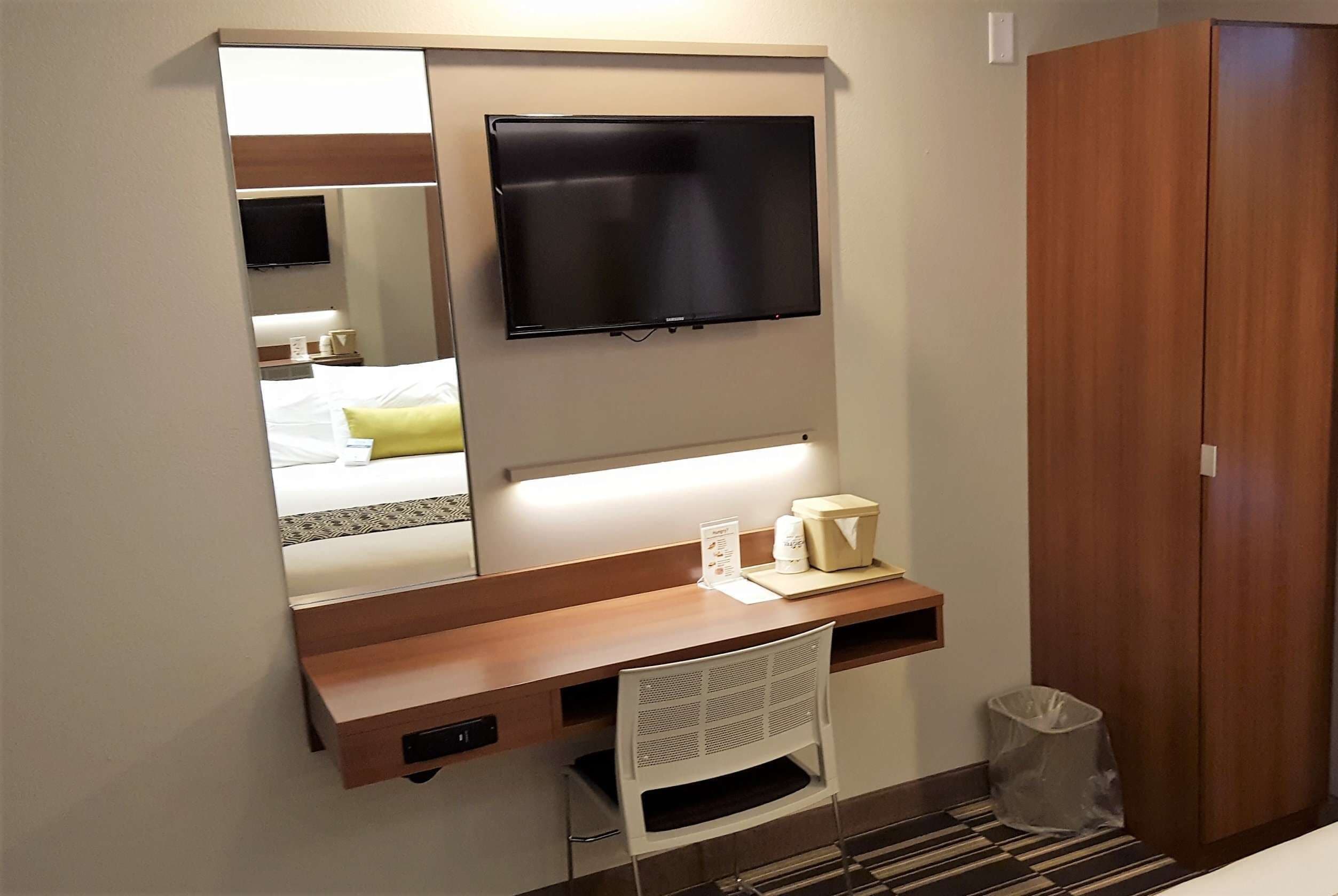 in-room safe, desk, laptop workspace, blackout curtains