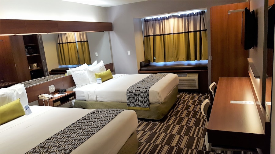 Microtel Inn & Suites by Wyndham Bellevue/Omaha