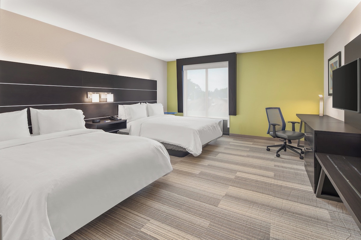Standard Room, 2 Double Beds, Accessible (Roll-In Shower) | Premium bedding, in-room safe, desk, laptop workspace