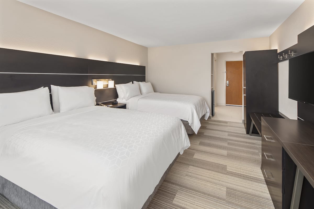 Standard Room, 2 Queen Beds | Premium bedding, in-room safe, desk, laptop workspace