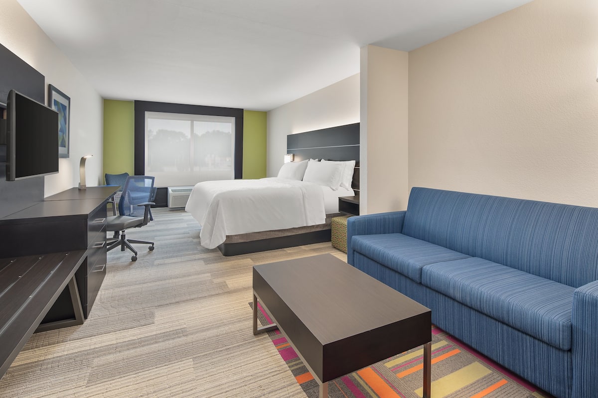Suite, 1 King Bed | Premium bedding, in-room safe, desk, laptop workspace