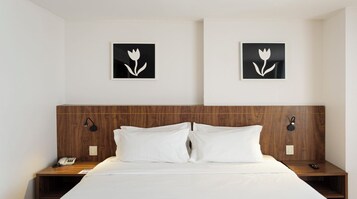 Luxo Casal | Minibar, in-room safe, desk, laptop workspace