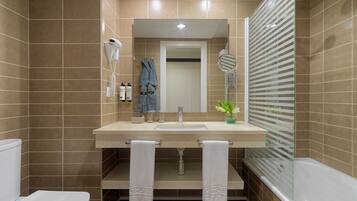 Dusche, Haartrockner, Bidet, Handtücher