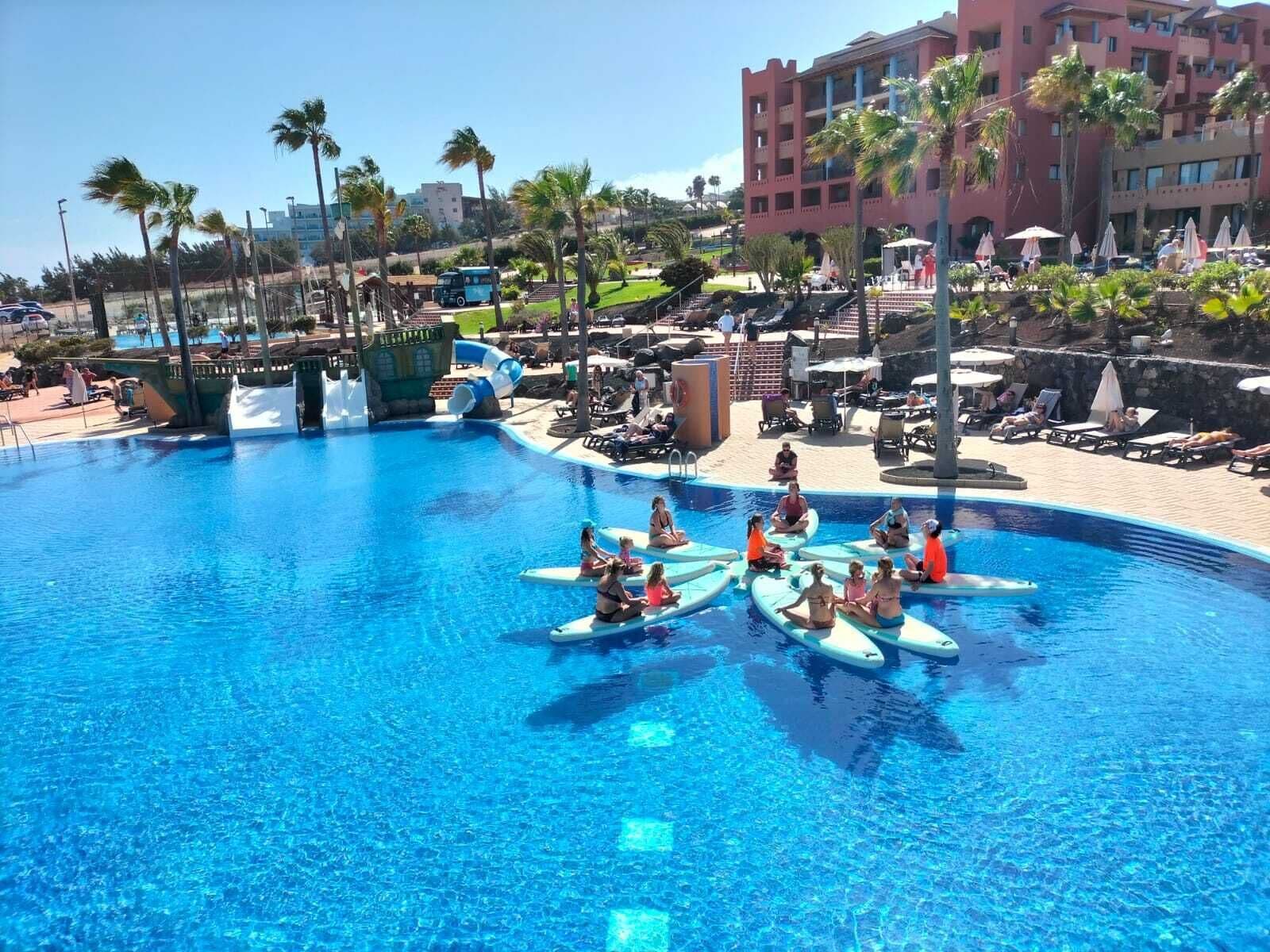 5 outdoor pools, pool umbrellas, sun loungers