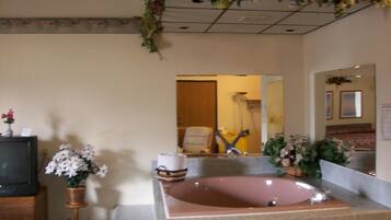 Banyera, articles de tocador gratuïts i assecador de cabells