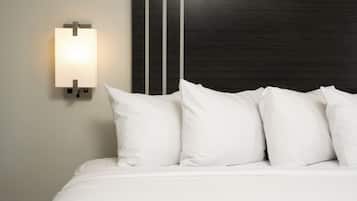 Room, 1 King Bed | Premium bedding, desk, blackout drapes, iron/ironing board
