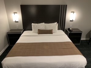 Room, 1 King Bed | Premium bedding, desk, blackout drapes, iron/ironing board - Sand Castle Inn (Seaside)