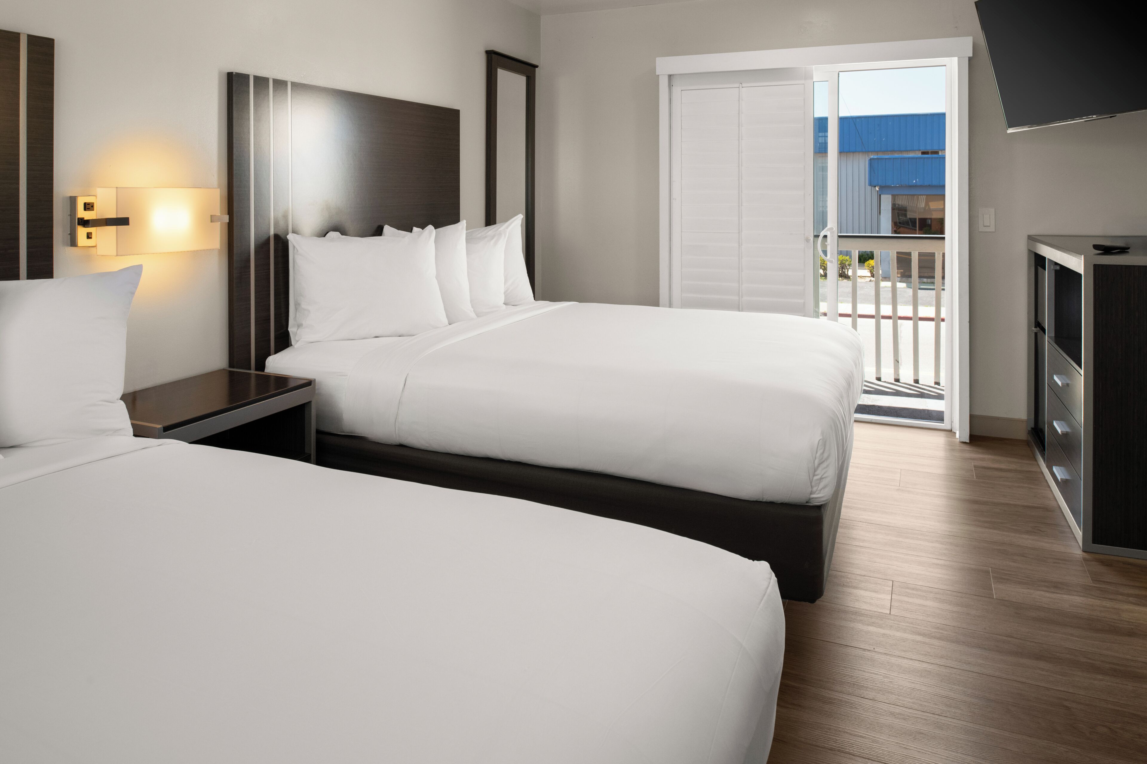 Ropa de cama de alta calidad, escritorio y cortinas blackout 