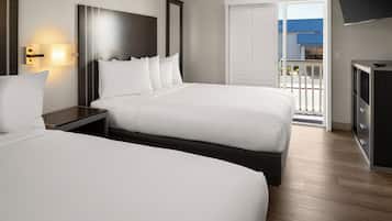 Ropa de cama de alta calidad, escritorio y cortinas blackout