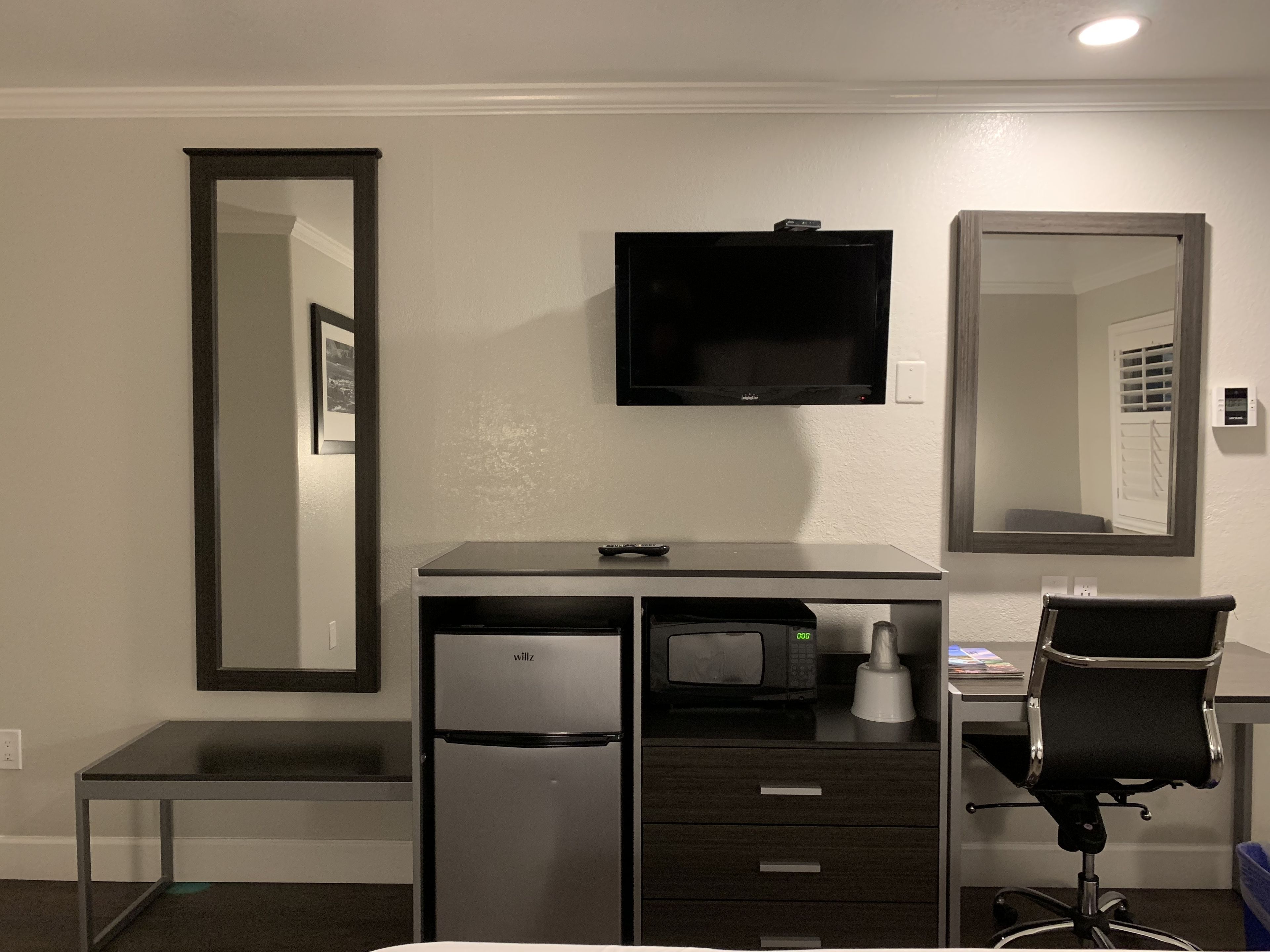 Room, 1 Queen Bed | Premium bedding, desk, blackout drapes, iron/ironing board