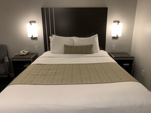 Room, 1 Queen Bed | Premium bedding, desk, blackout drapes, iron/ironing board - Sand Castle Inn (Seaside)