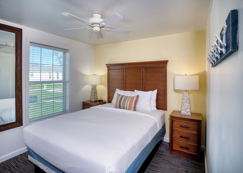 The Lodge at Geneva-on-the-Lake by null