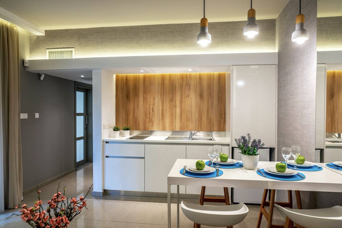 Family Suite, Garden View | In-room dining