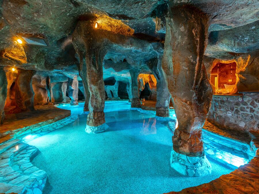 Sauna, steam room, Turkish bath, body treatments, aromatherapy