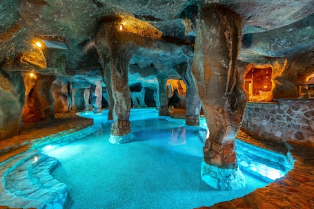 Sauna, steam room, Turkish bath/hammam, body treatments, aromatherapy. Malama Beach Holiday Village