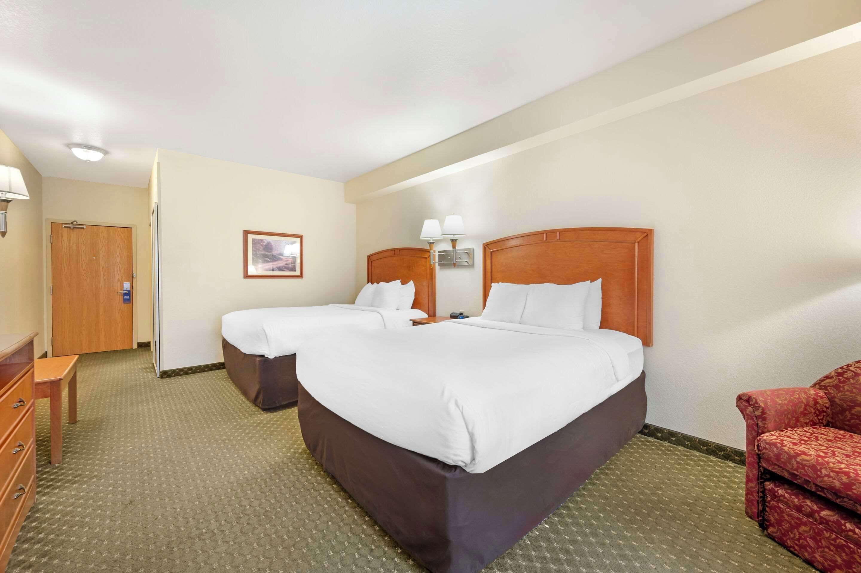 standard room, 2 queen beds, non smoking | desk, iron/ironing board, free cots/infant beds, free rollaway beds