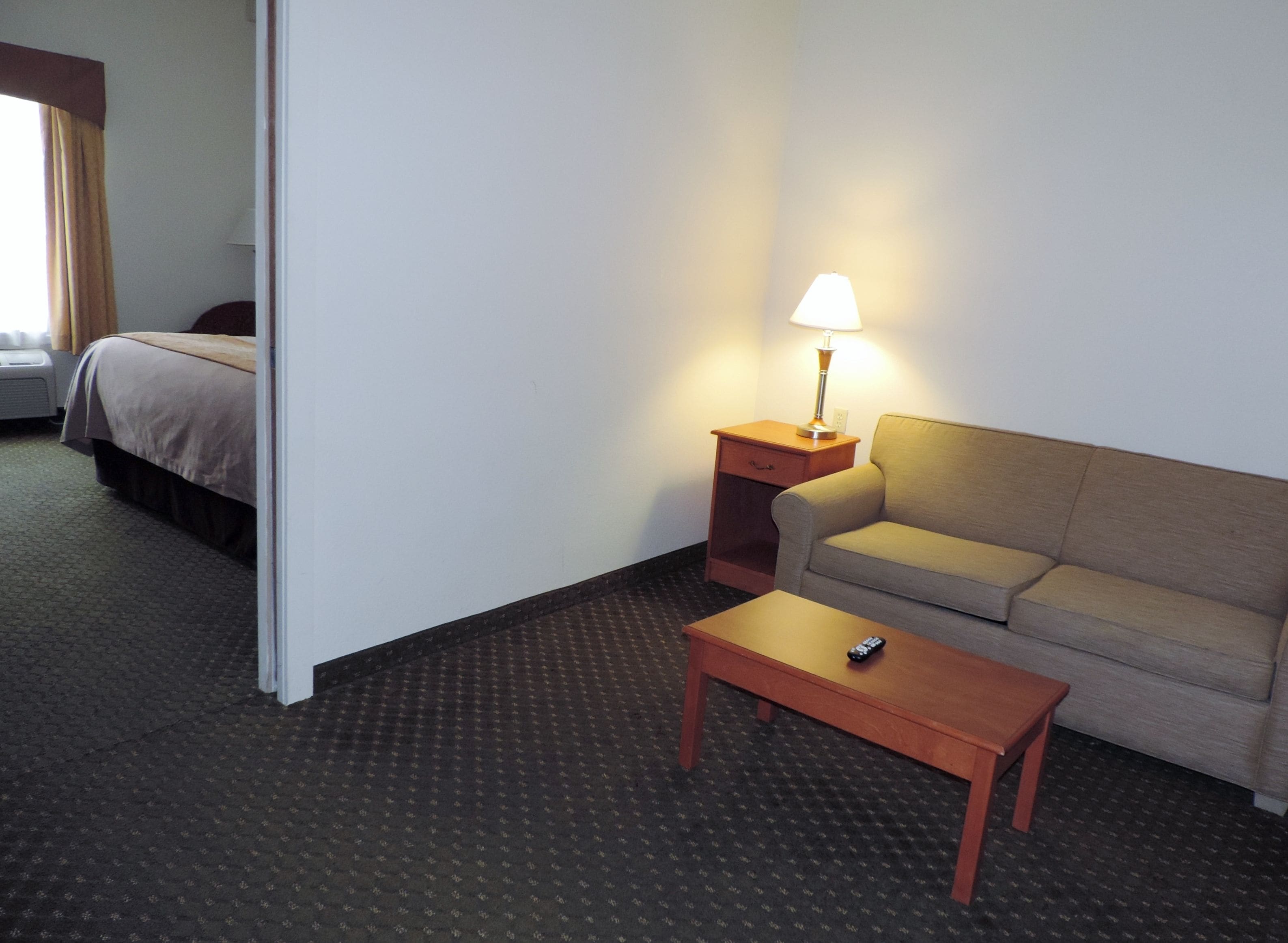 suite, non smoking | desk, iron/ironing board, free cots/infant beds, free rollaway beds