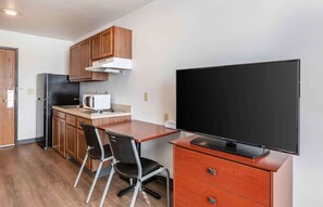 Desk, laptop workspace, iron/ironing board, free WiFi - Extended Stay America Select Suites - Omaha - Southwest (Omaha)