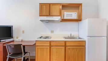 Full-sized fridge, microwave, stovetop, freezer