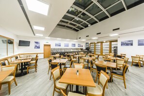 Free daily buffet breakfast - Archibald City (Prague)