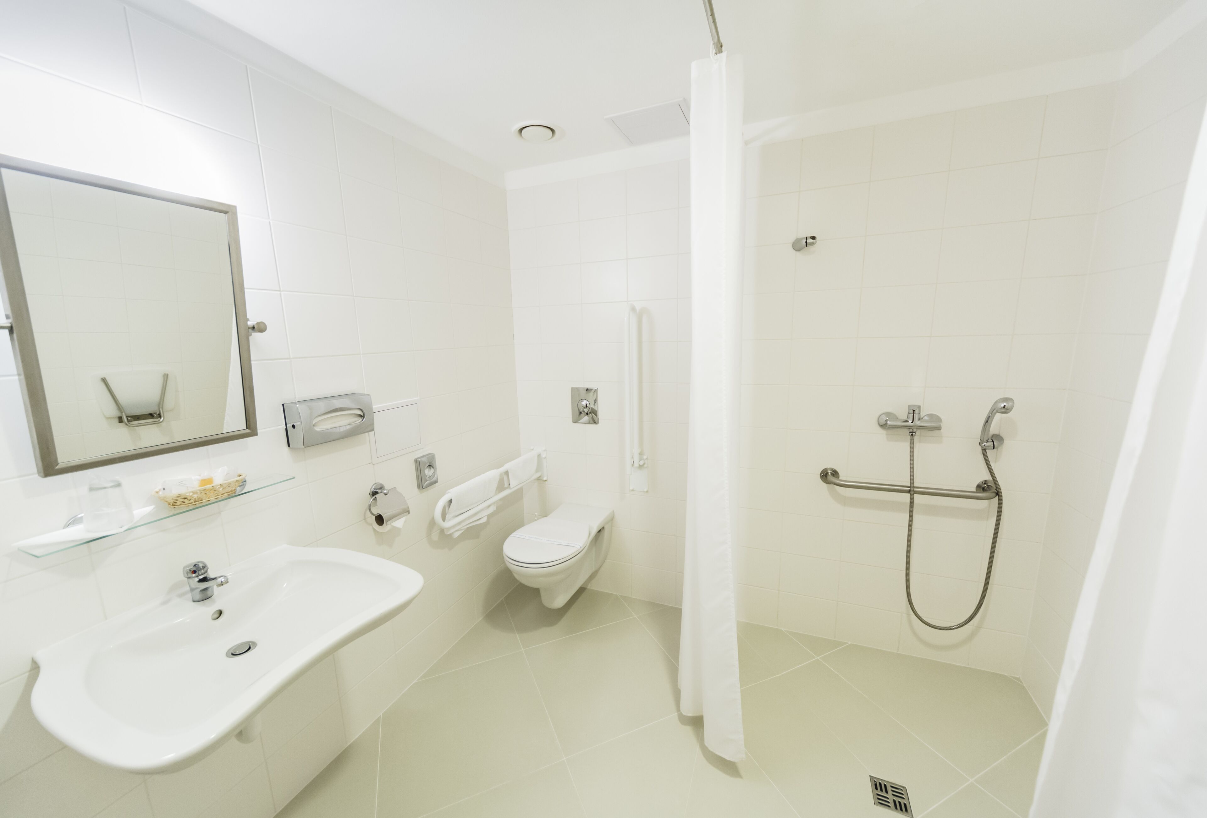 standard single room | bathroom | free toiletries, hair dryer, towels, soap