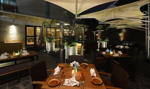 تناول الطعام بالخارج