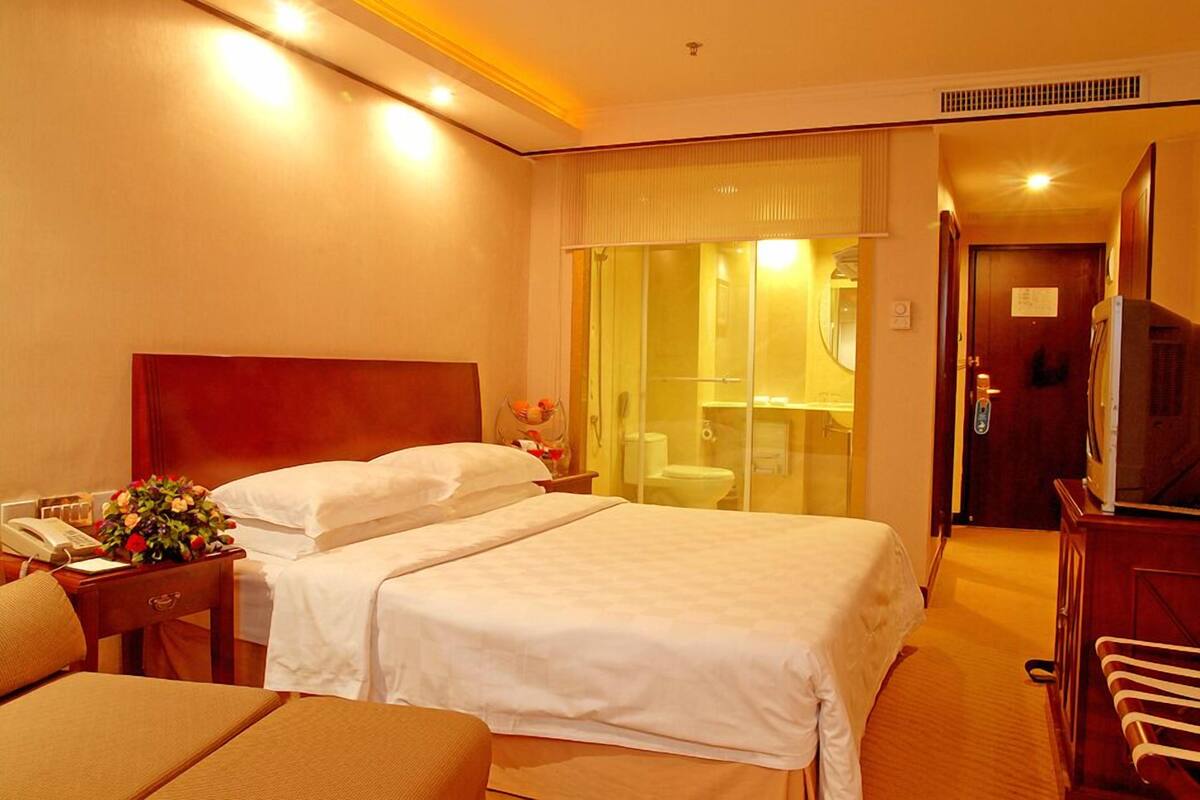 Honeymoon Room | In-room safe