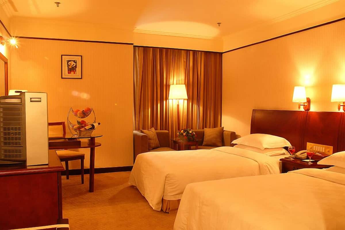In-room safe, free wired Internet