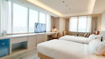 Executive Deluxe Twin bed room | Minibar, desk, blackout curtains, free WiFi