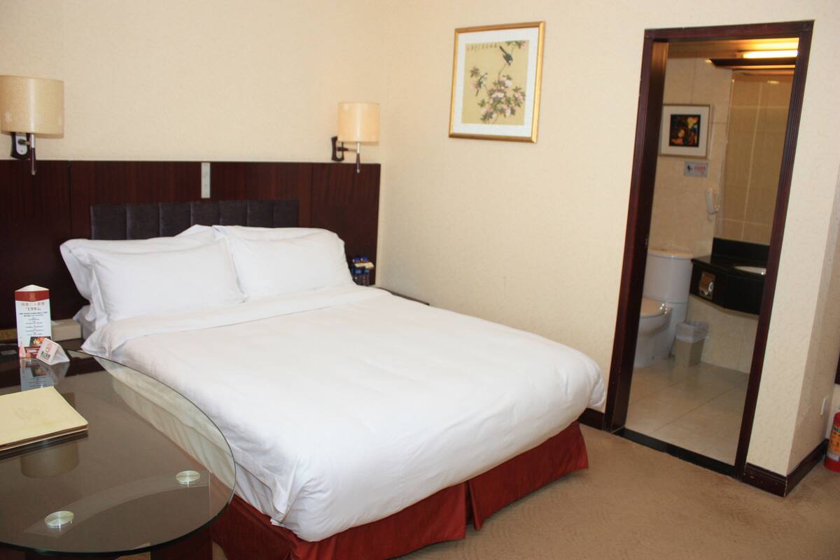 Minibar, desk, blackout curtains, free WiFi