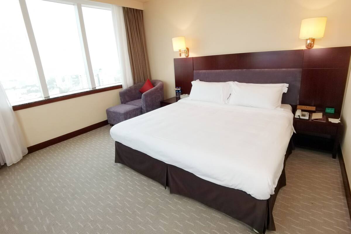 Minibar, desk, blackout curtains, free WiFi
