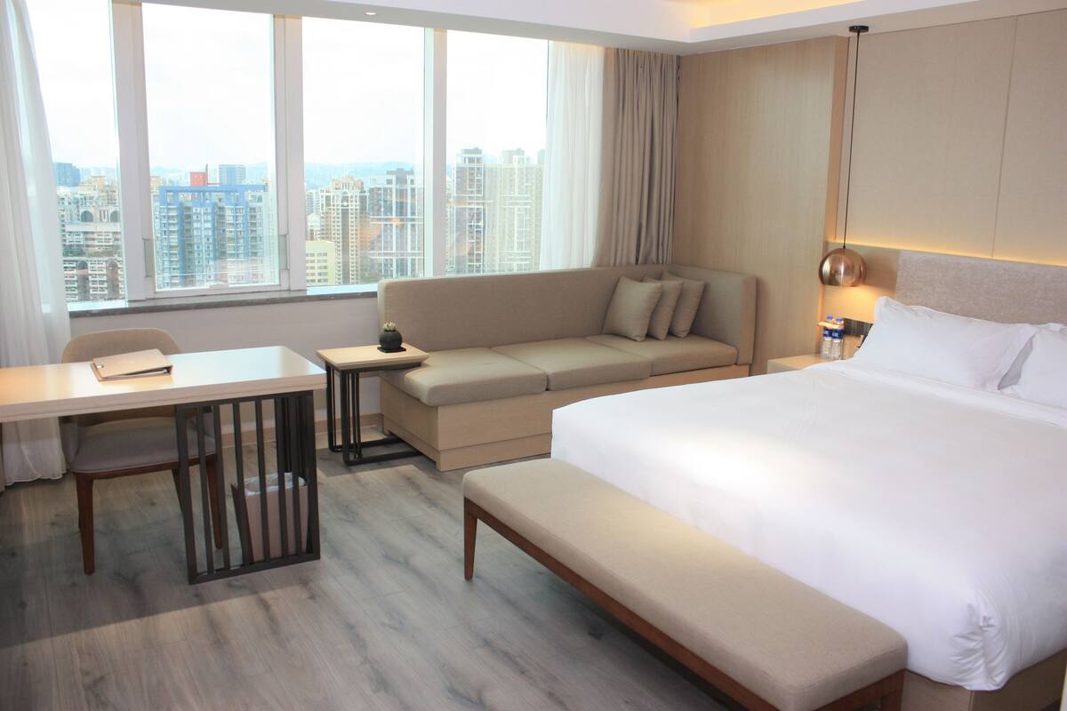 Minibar, desk, blackout curtains, free WiFi