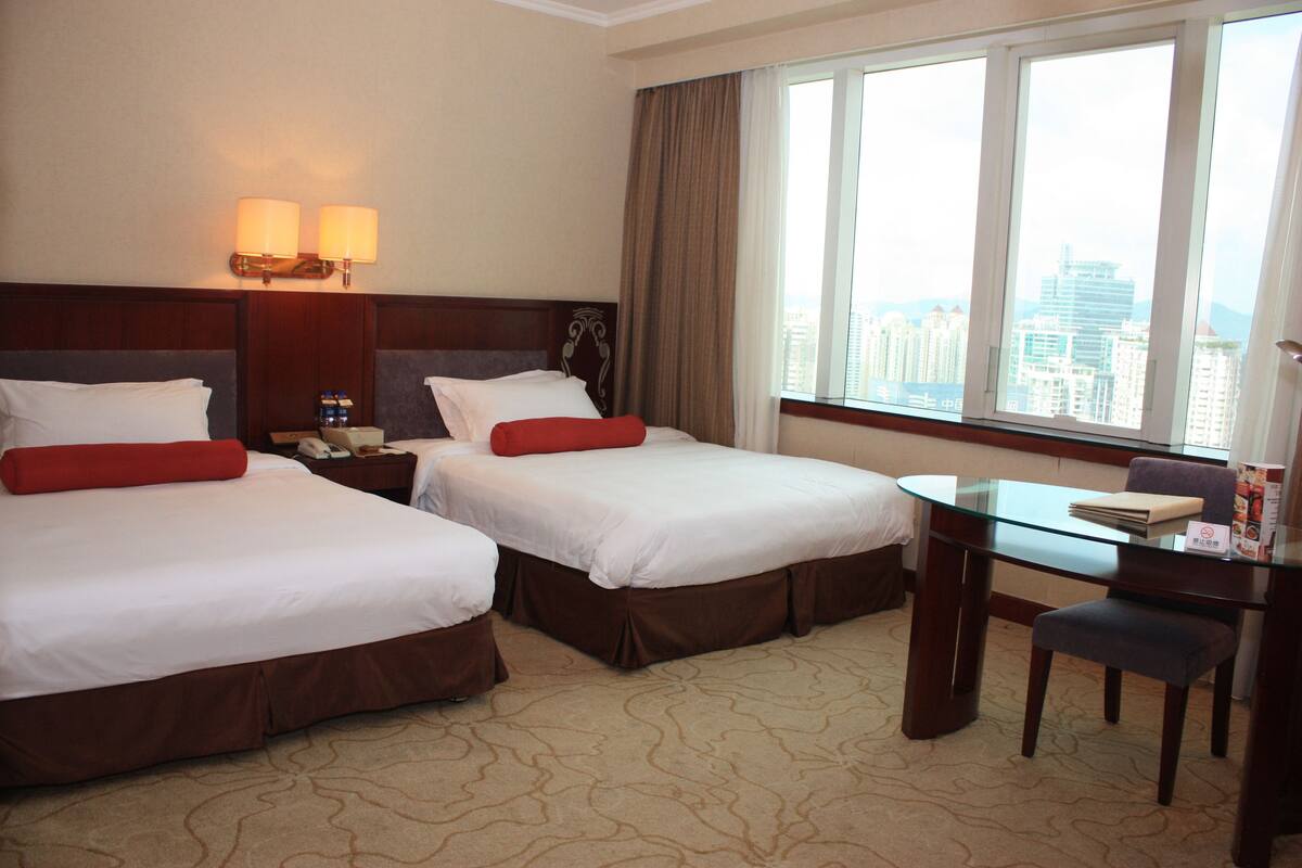 Minibar, desk, blackout curtains, free WiFi