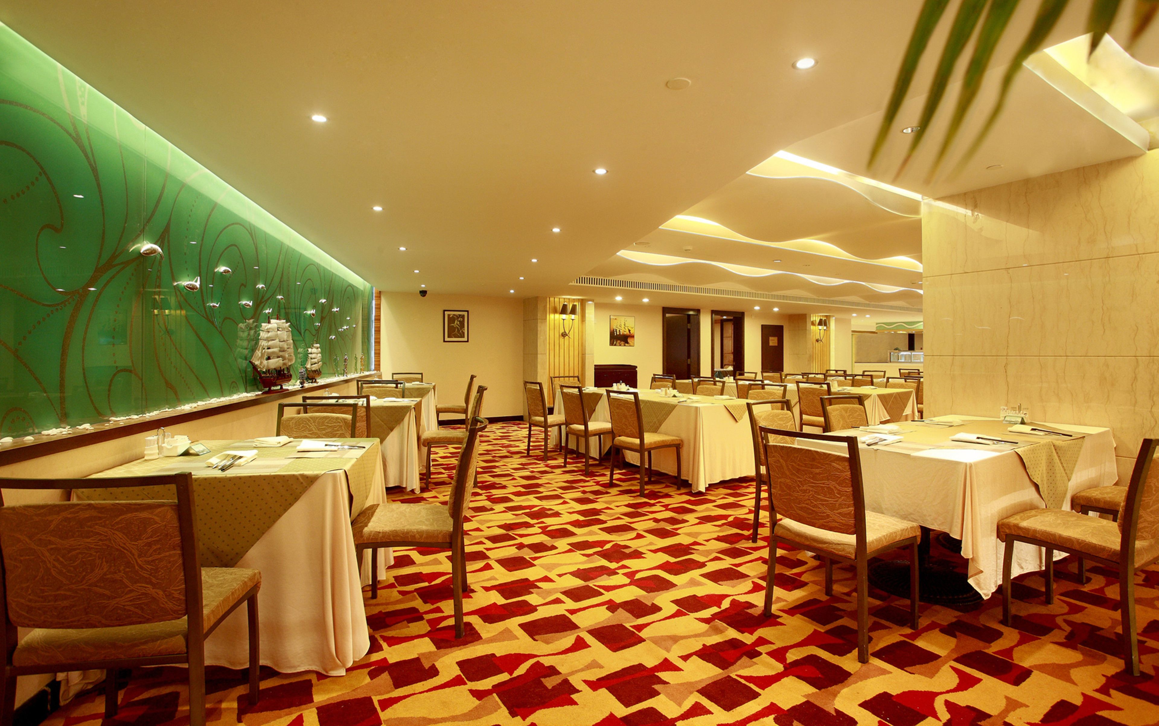 Daily buffet breakfast (CNY 140 per person)