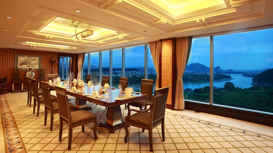 Guilin Lijiang Waterfall Hotel