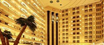 Guilin Lijiang Waterfall Hotel