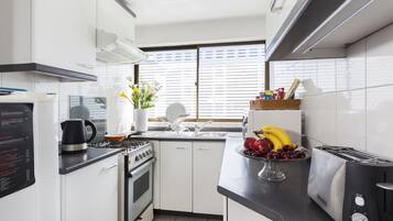 Fridge, microwave, stovetop, coffee/tea maker