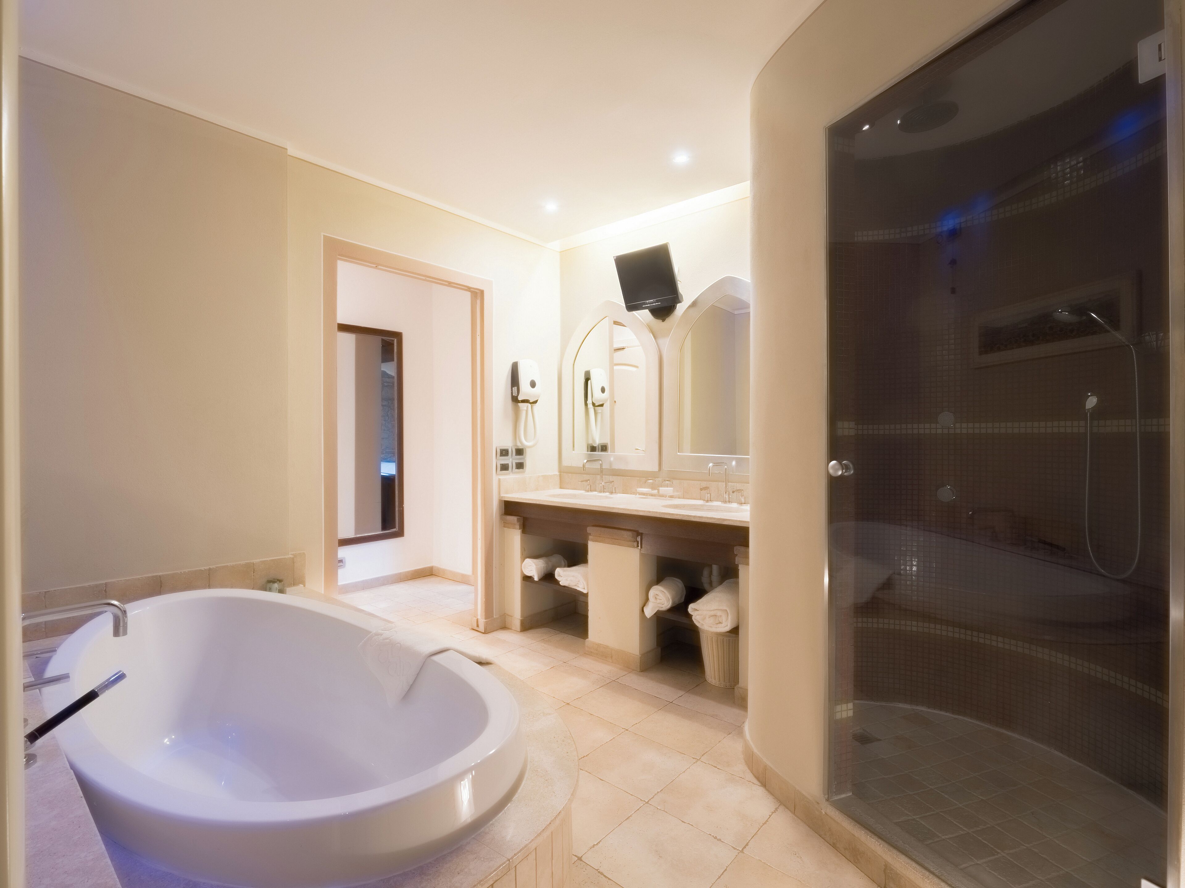 Camera familiare (Queen) | Bagno | Doccia idromassaggio, set di cortesia gratuito, asciugacapelli