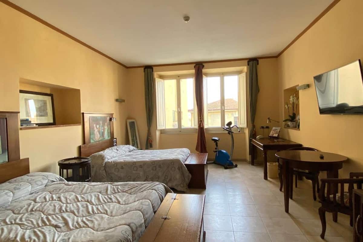 minibar, in-room safe, desk, blackout curtains