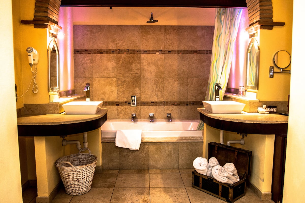 hydromassage showerhead, free toiletries, hair dryer, slippers