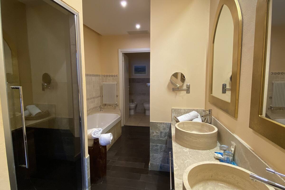 double room single use (vogue) | minibar, in-room safe, desk, blackout curtains