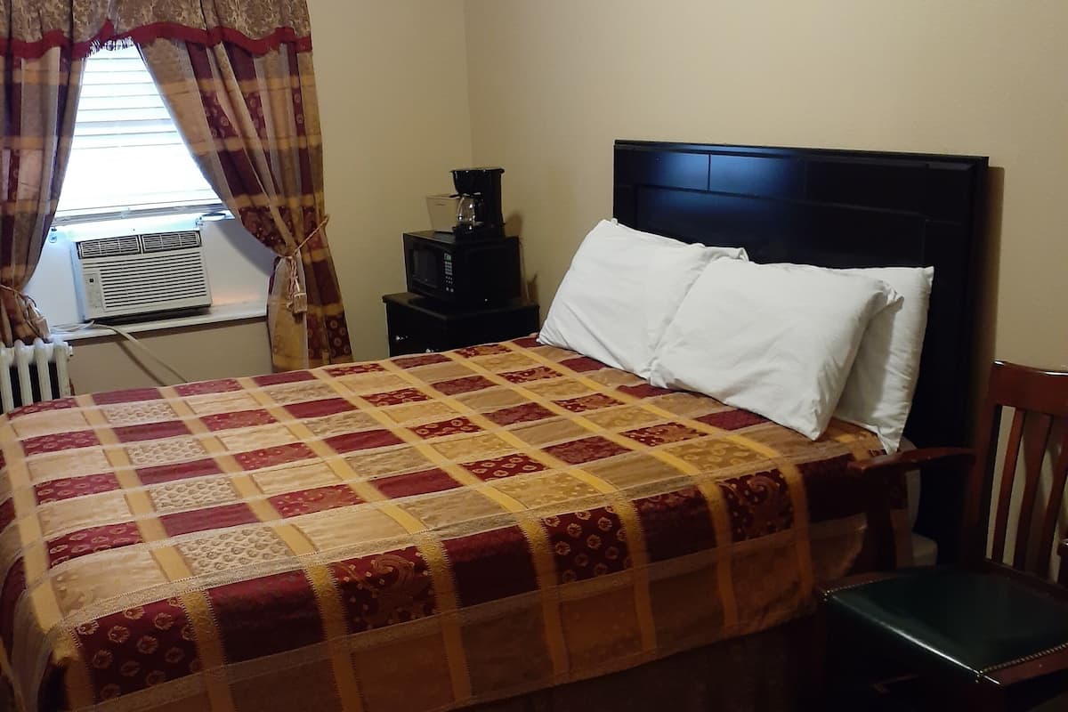 Pillow-top beds, iron/ironing board, free WiFi, bed sheets