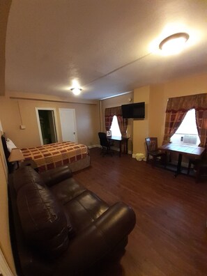 Pillowtop beds, iron/ironing board, free WiFi, bed sheets